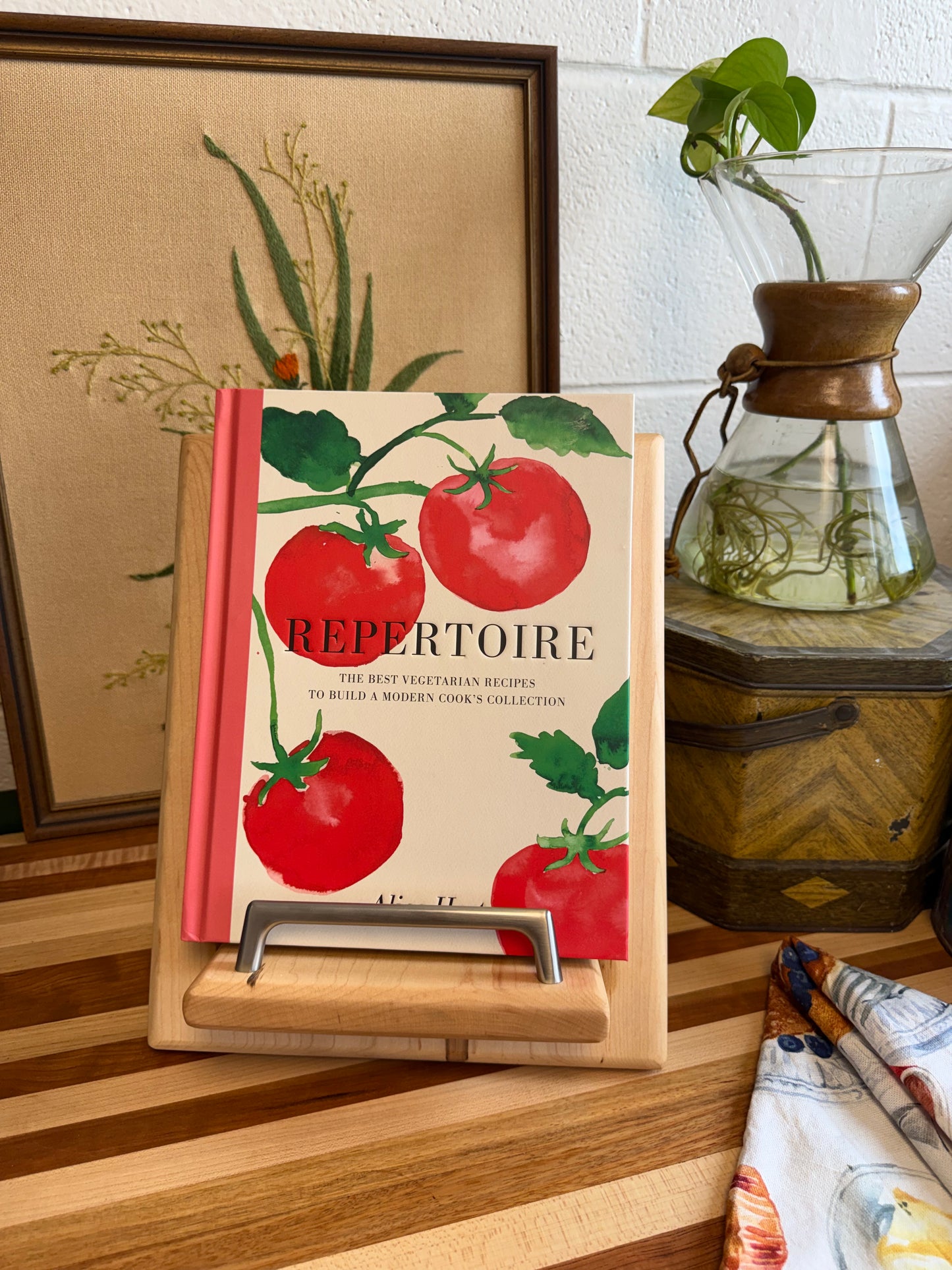 Cookbook Holder - Maple (tap)